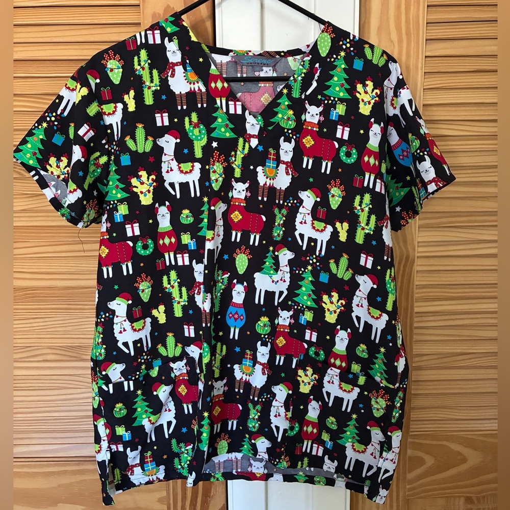 Serene uniforms Festive Llama scrub top - Black Multicolor size medium
